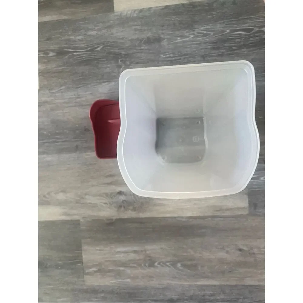 Rubbermaid Dry Food Storage Container White w/ Red Lid Kitchen Pantry Organizer